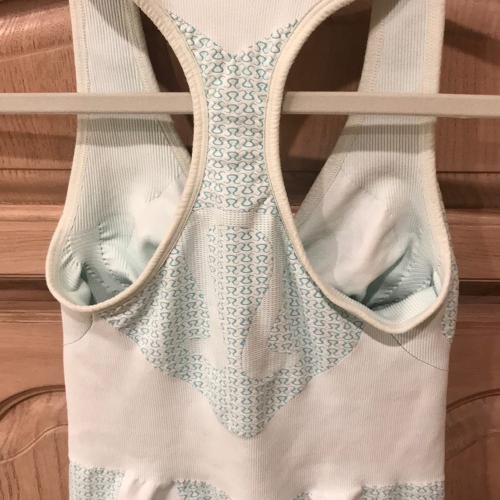 Lululemon - Picture 3 of 6
